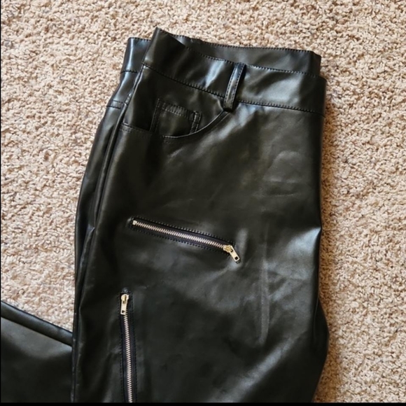 (NWOT) Vegan Leather Pants, Size 30 - Picture 5 of 8